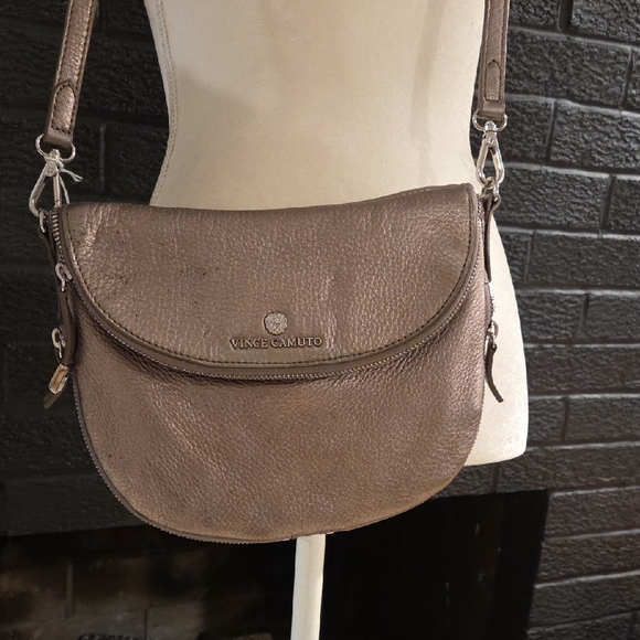 Vince Camuto Handbags - Vince Camuto Geniune Leather Crossbody EUC